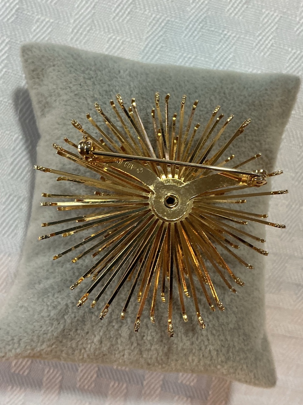 Sarah Coventry Vintage “Golden Mum” Starburst Brooch - Picture 5 of 5